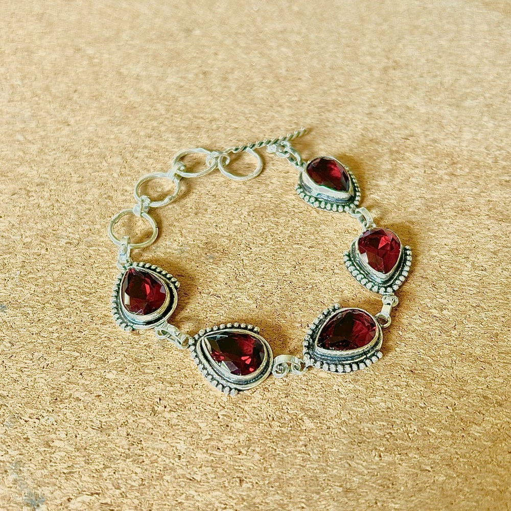 Vintage Luxury Estate Genuine Garnet and 925 Silver Teardrop Bracelet